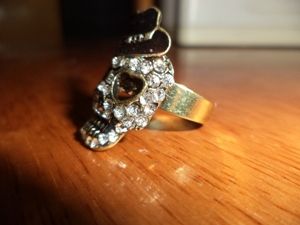 AnelCaveira Com Chapéu Cravejada De Strass Regulável